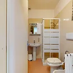 Gina מלון
