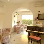 Gina מלון 3*