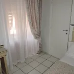 Gina מלון