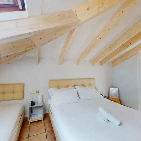 吉娜别墅 菲纳莱利古雷