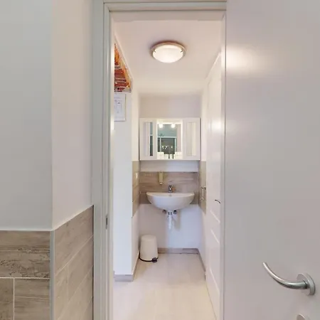 吉娜别墅 3* 菲纳莱利古雷