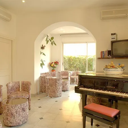 吉娜别墅 酒店 3*