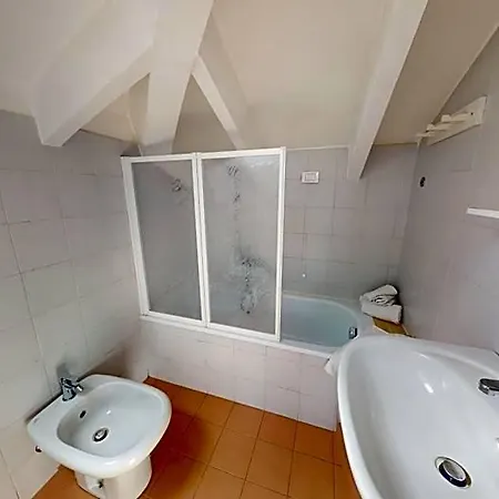 Gina Hotel 3*