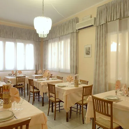 吉娜别墅 菲纳莱利古雷